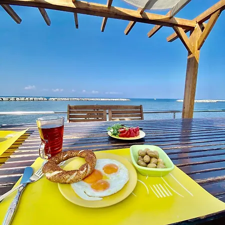 Сasa de vacaciones Seafront Mansion Summer House In