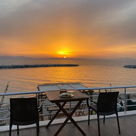 Seafront Mansion Summer House In Сasa de vacaciones *