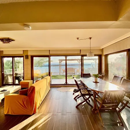 Seafront Mansion Summer House In Ayvalı