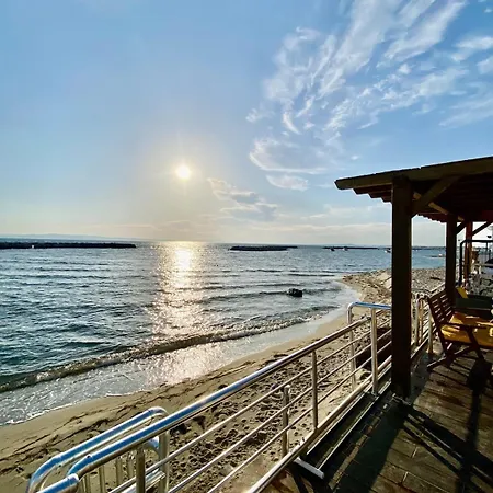 Seafront Mansion Summer House In Сasa de vacaciones *