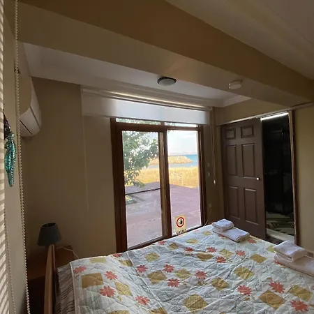 Seafront Mansion Summer House In Сasa de vacaciones *