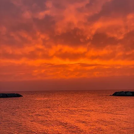 Seafront Mansion Summer House In Vakantiehuis