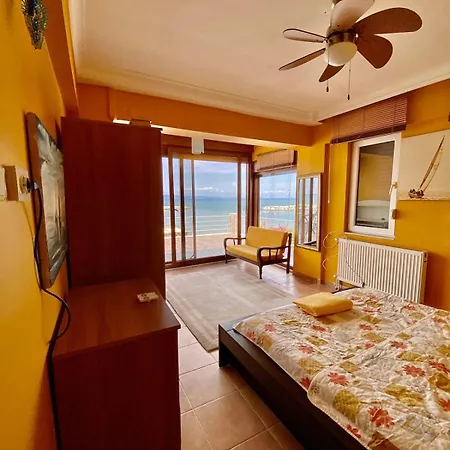 Vakantiehuis Seafront Mansion Summer House In *