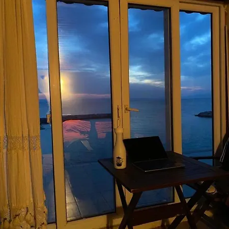 Vakantiehuis Seafront Mansion Summer House In