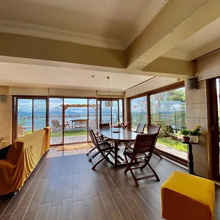 Seafront Mansion Summer House In Ayvalı