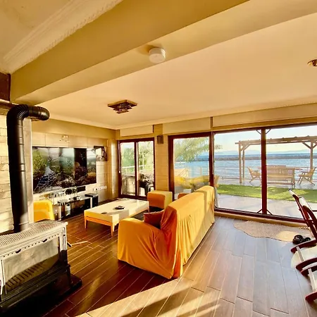 Seafront Mansion Summer House In Vakantiehuis