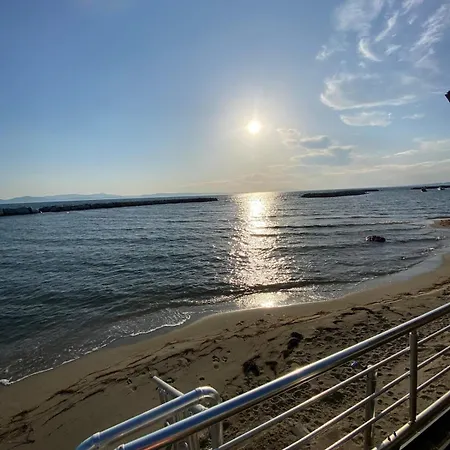 Seafront Mansion Summer House In Vakantiehuis